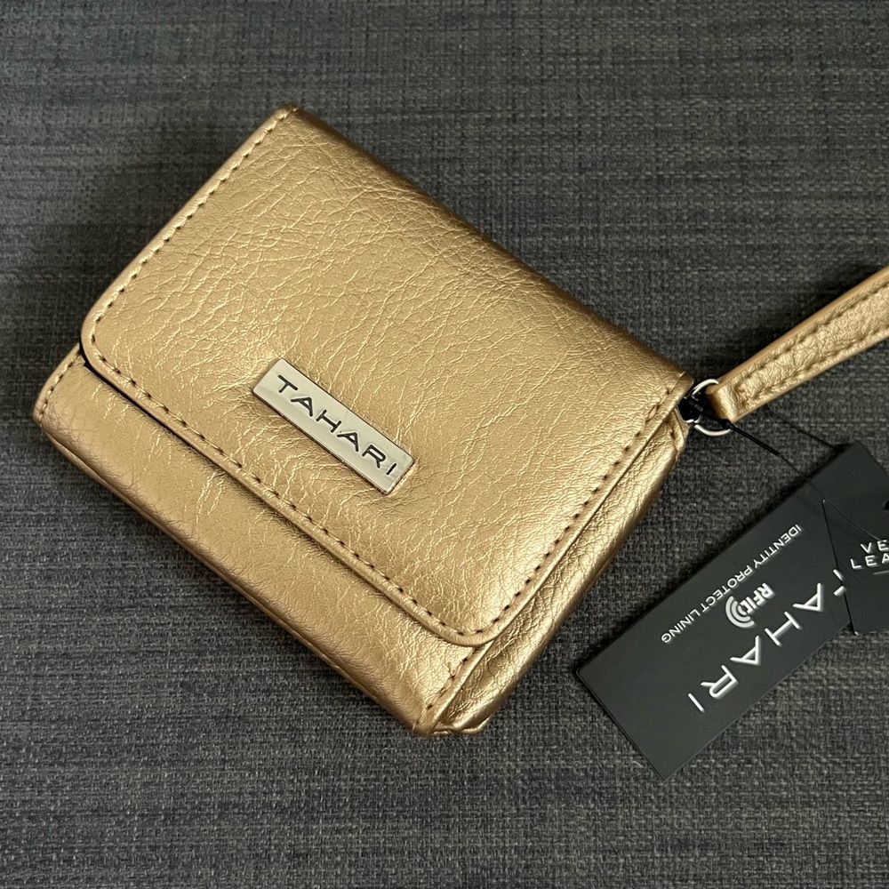 NWT TAHARI SMALL WALLET ORGANIZER CARDHOLDER CASE RFID PROTECTION